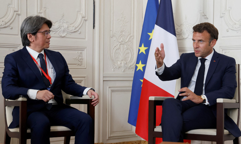 President Emmanuel Macron speaks with ProLogium's CEO Vincent Yang