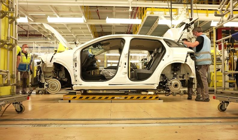 Renault Megane E-Tech assembly Douai 2021